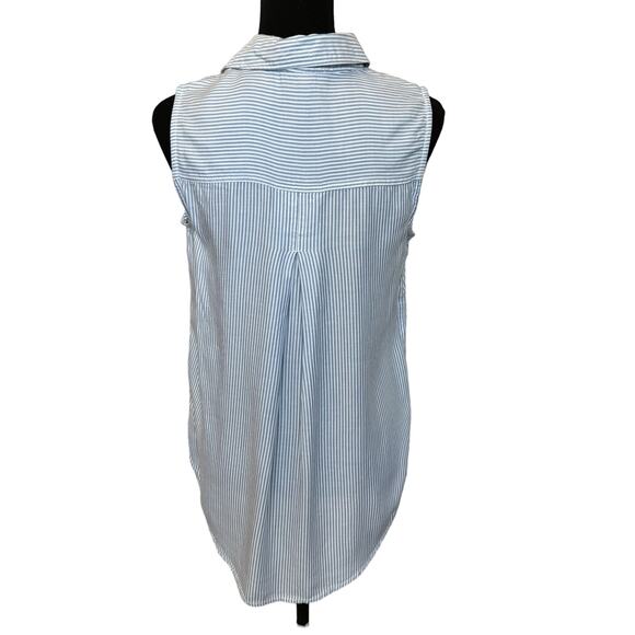 New ~BEACH LUNCH LOUNGE  ~Women's Blue Striped Sleeveless Button up Shirt Size S - Picture 3 of 5